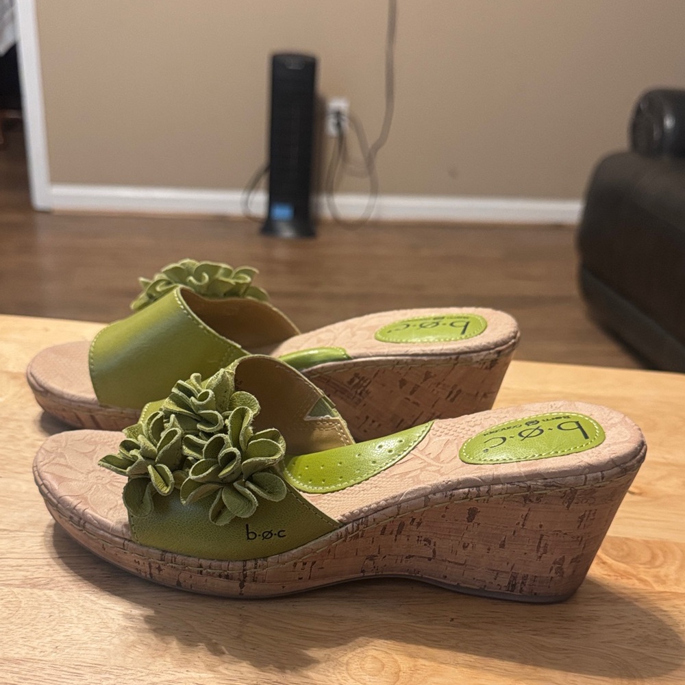 b.o.c. Women's Lime Green Floral Sandals - Picture 2 of 3